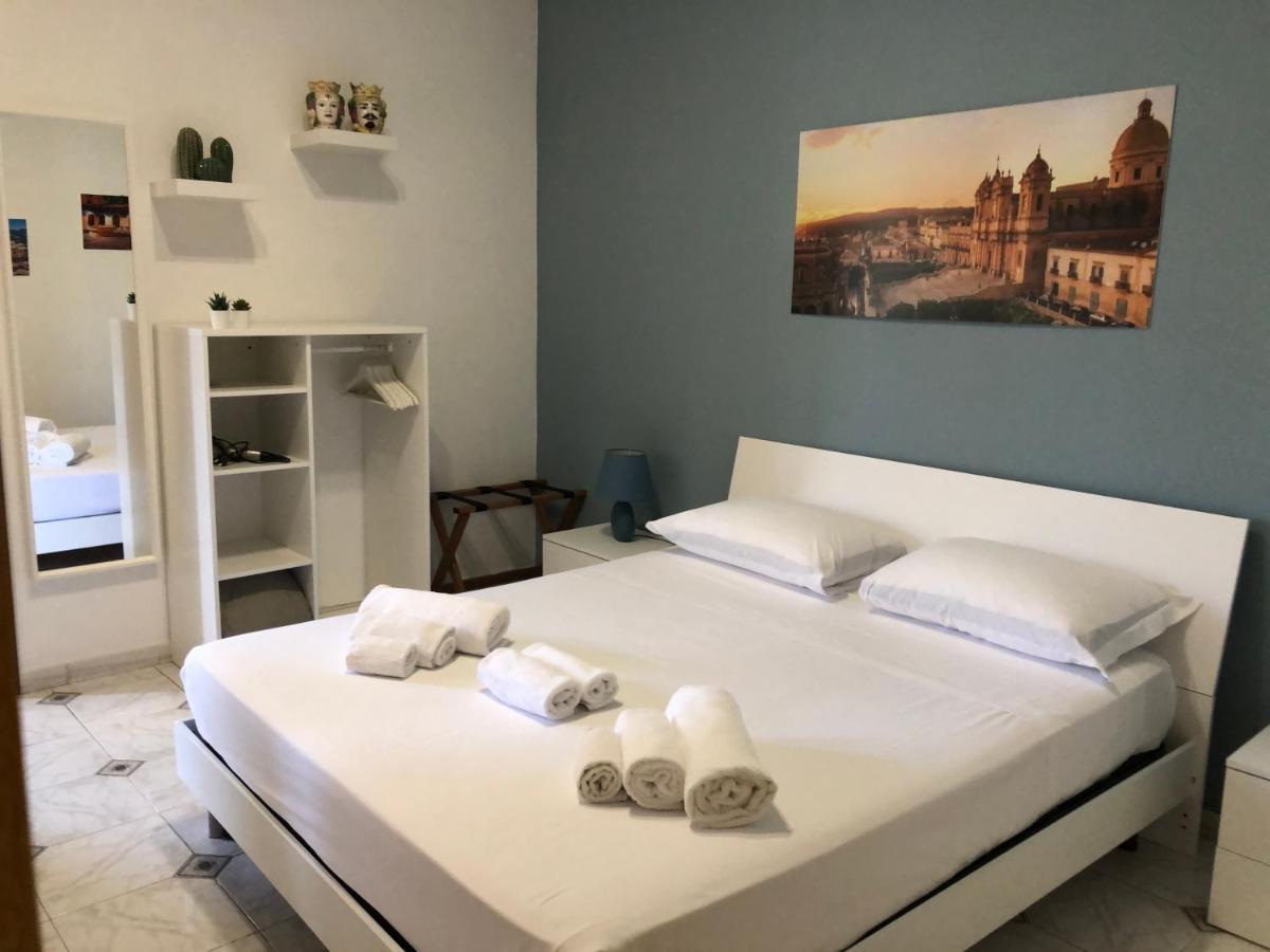 Bed and Breakfast La Madonnina à Noto Extérieur photo