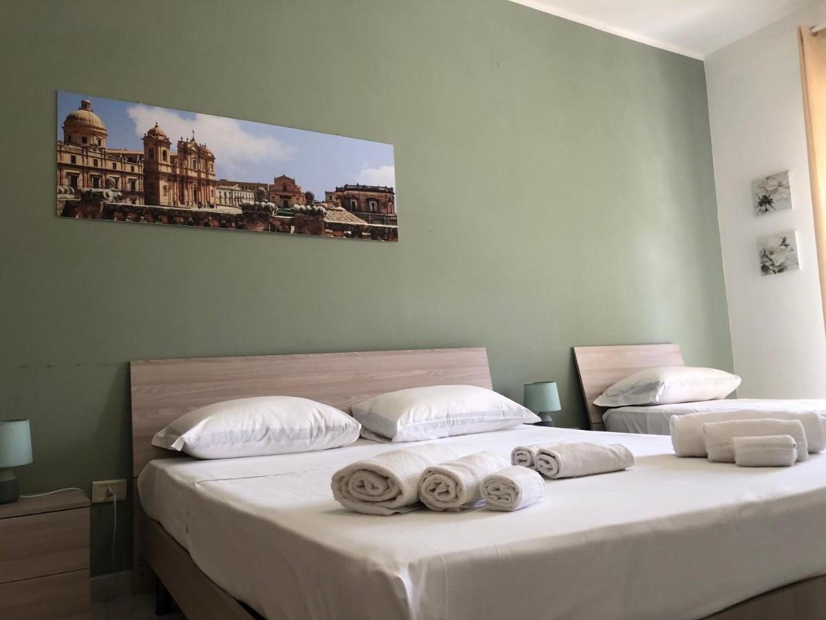 Bed and Breakfast La Madonnina à Noto Extérieur photo